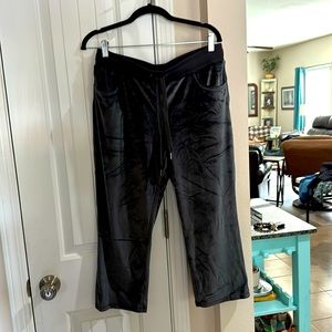 Lularoe Crystal cropped jogger velvet ! So comfy